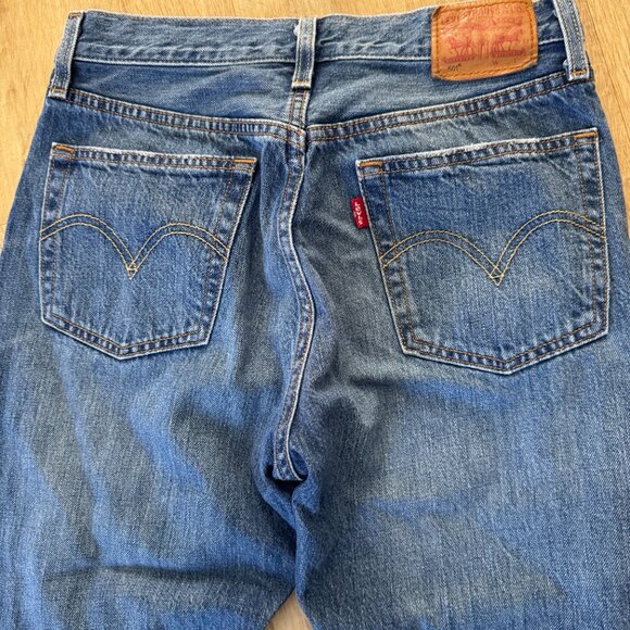 LEVIS 501 BUTTON FLY SZ 26 X 32 100 % COTTON STRAIGHT - Picture 4 of 5